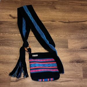 Cordobag, crossbody, vibrant colors, zipper closure, indie pockets